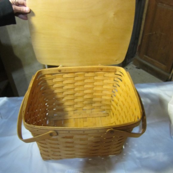 VTG MANCHESTER TANK PROMO BASKET, DBL HANDLE, WOOD HINGED TOP - Picture 8 of 8